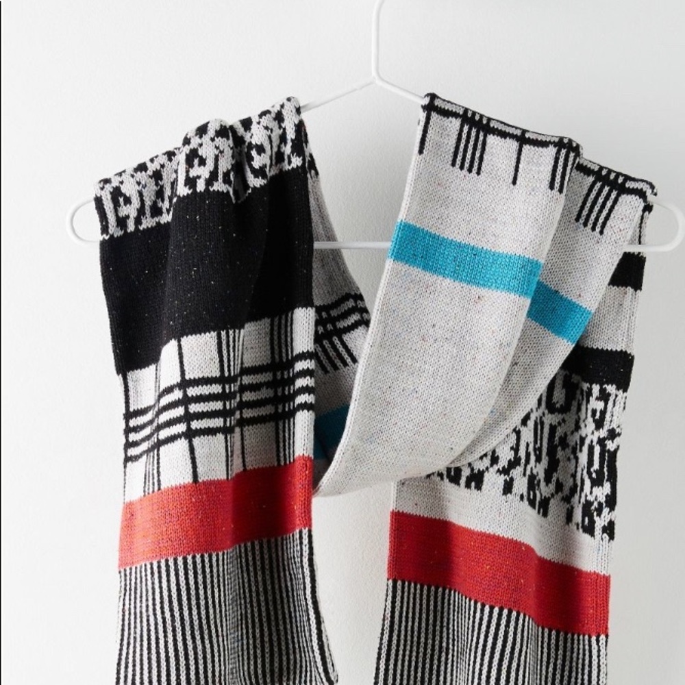 Anthro Scarf Womens Endery Barranco Hand Knit Striped Black White Red NEW